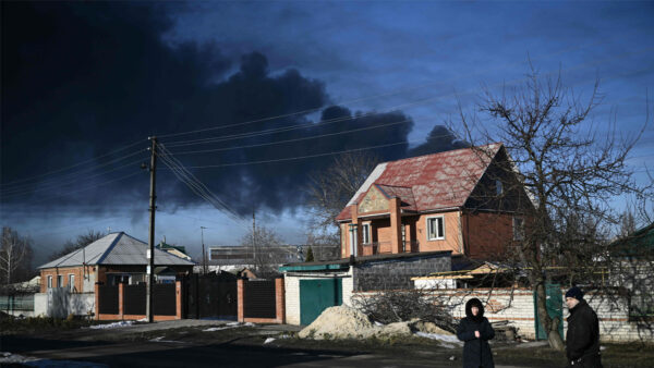 普京下令行動 記者烏克蘭報導即被爆炸聲打斷