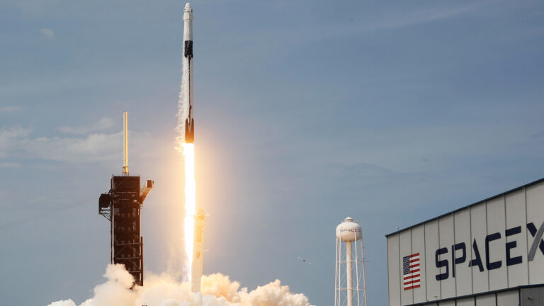 【財經簡訊】SpaceX發射衛星損失慘重 高油價將持續一段時間
