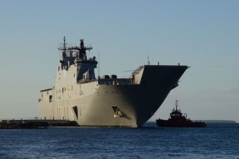 澳洲軍艦馳援湯加一度停電 官兵頂酷熱搶修