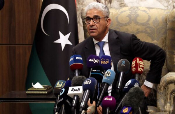 不同派系争夺政权 利比亚总理闹双包