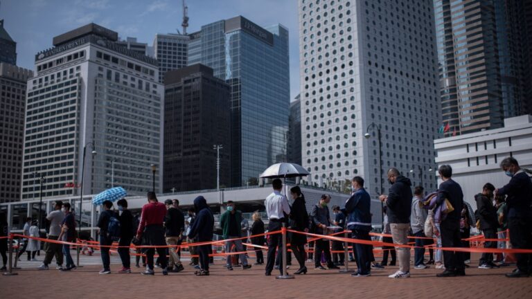 香港疫情持續升 醫療機構不堪重負