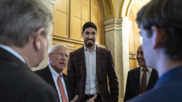 为中国人权发声 NBA坎特：孤独但不后悔