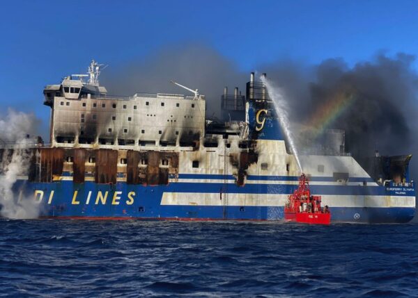 载292人渡轮地中海起火 再1人被救出11人失踪