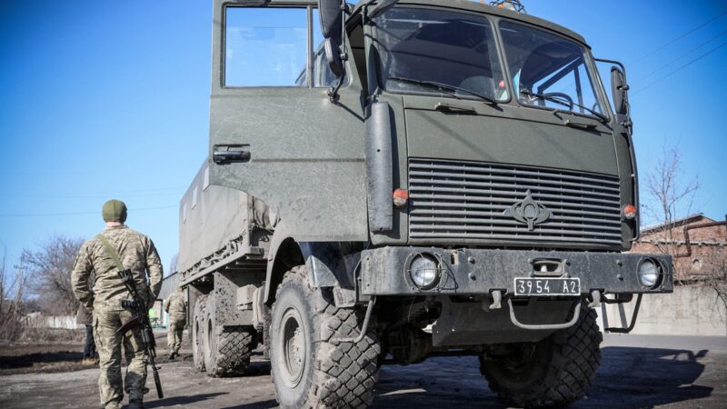 目擊者：俄羅斯百輛軍車駛向烏克蘭