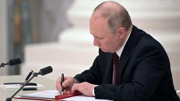 基輔進入「防禦階段」 多國宣布制裁普京