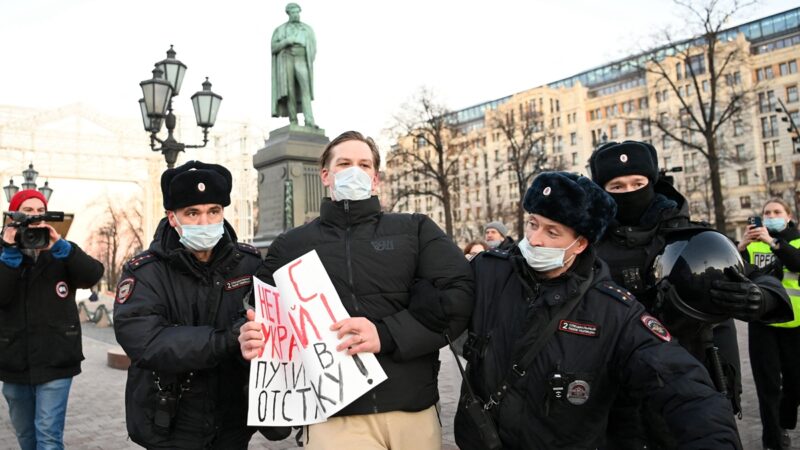 组图：普京后院起火 俄罗斯39城市掀反战示威