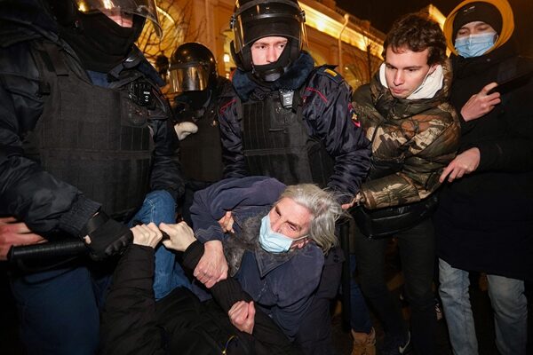 組圖：普京後院起火俄羅斯39城市掀反戰示威| 烏克蘭危機| 新唐人中文電視台在線
