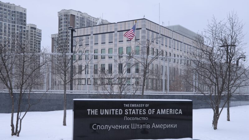 乌克兰局势紧绷 美国转移大使馆