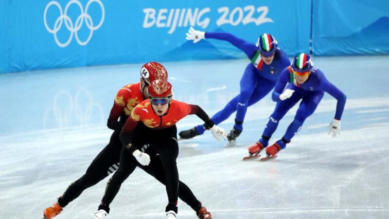 韩冬奥选手失误 中国赛评高喊“摔得好”引发争议