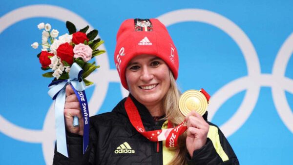 冬奥会闭幕 外国金牌运动员回国后谴责北京