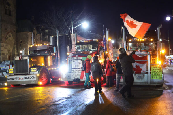 压制抗争动用紧急状态法 加拿大卡车司机续坚守阵线