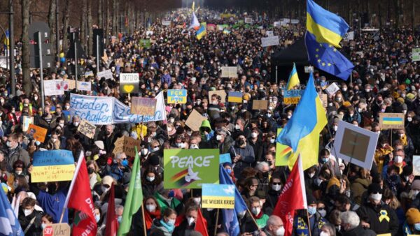 柏林逾十万人集会 抗议俄罗斯入侵乌克兰（组图）
