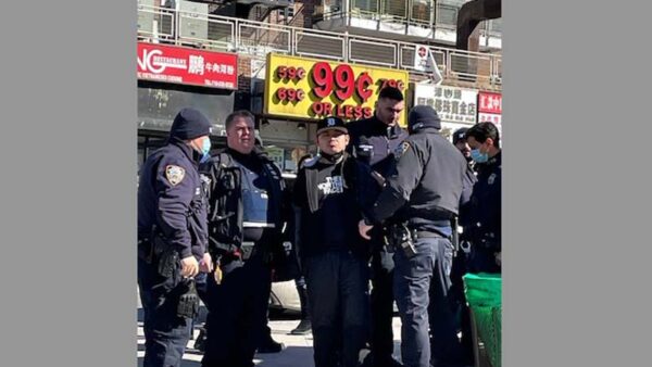 攻击纽约法轮功真相点 暴徒被警方逮捕