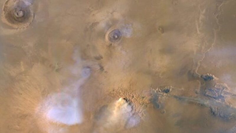 NASA发布新视频 展示火星上空云层景象
