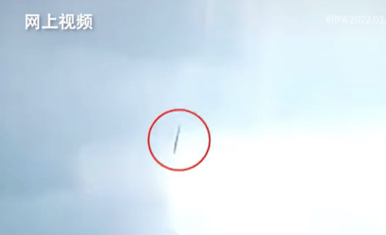 東航客機從九千米高空直墜 業內分析三大原因