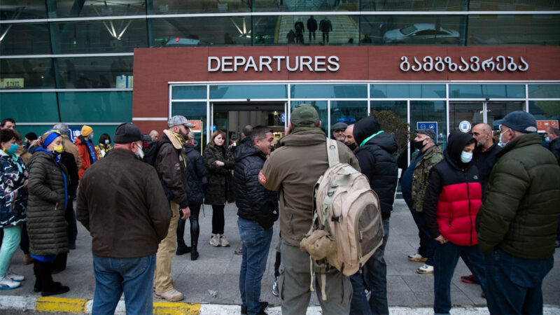 國際志願者趕來 烏克蘭對參戰外國人免簽證