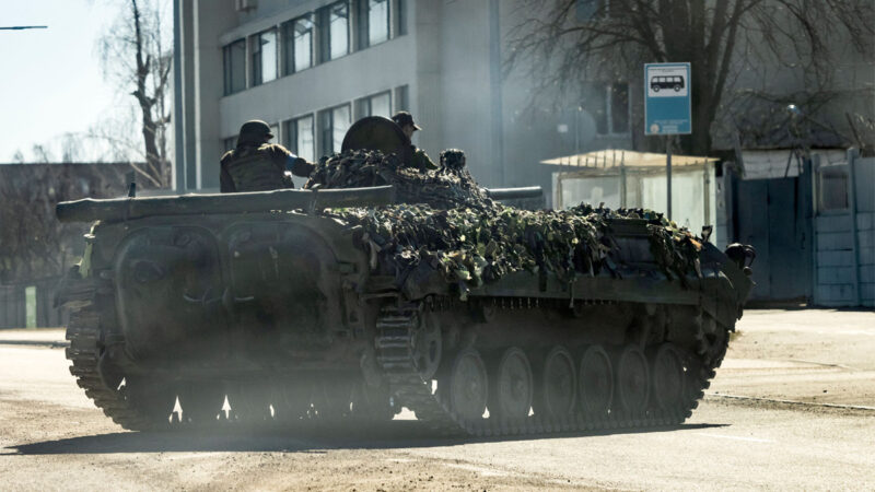 乌克兰发出投降指南 俄兵交坦克后获1万美金