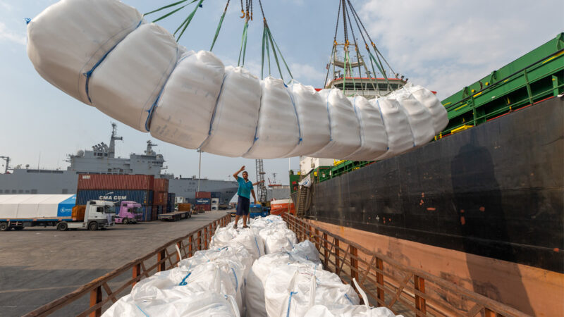 擾亂糧食供應 俄軍封鎖黑海數百艘運糧船