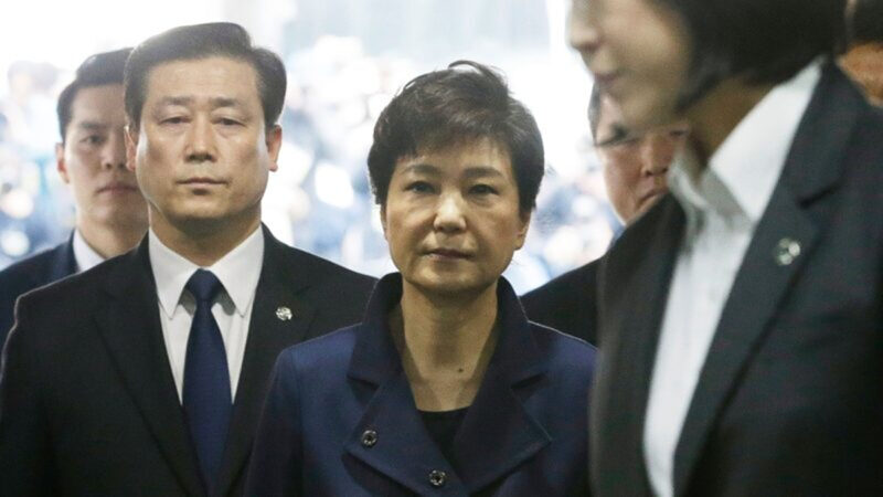 韩国前总统朴槿惠出院 “老部下”列队迎接