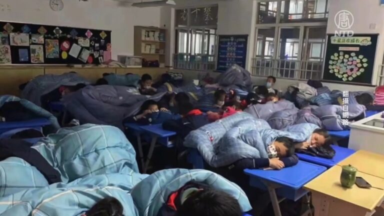 上海疫情爆發突封小區 小學生在校過夜