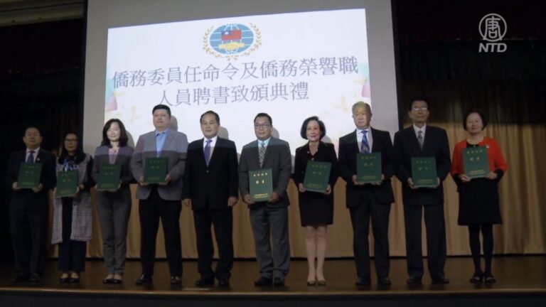 駐洛經文處頒發榮譽聘書 感謝僑民付出