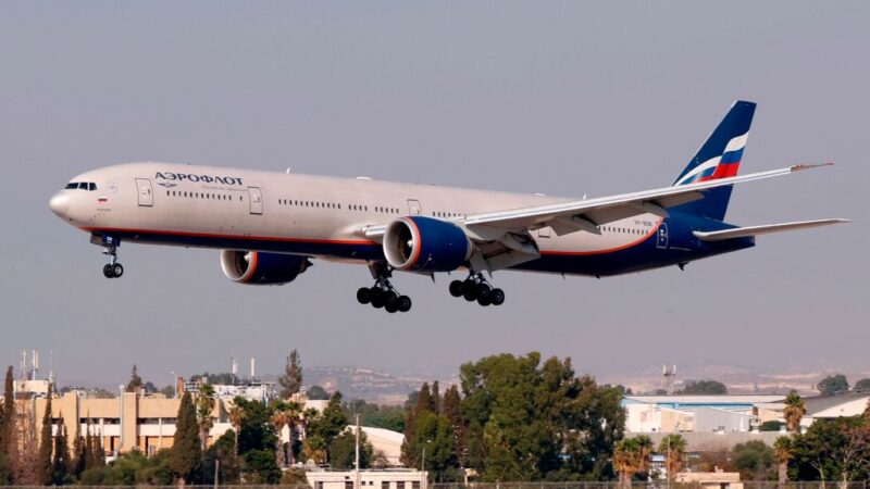 美国制飞机禁止入境俄罗斯 百架飞机停飞