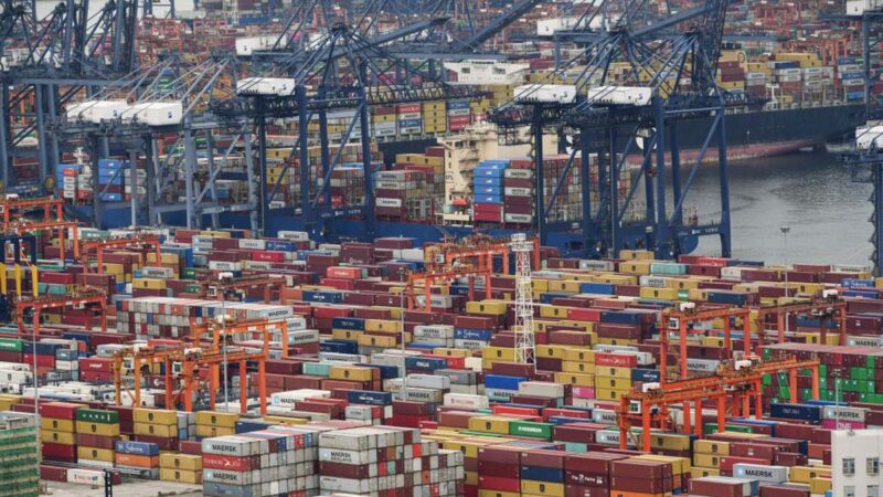 疫情飆升封控趨嚴 中國華南多港口嚴重擁堵