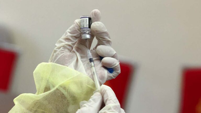 研究：輝瑞疫苗mRNA可進入肝細胞 並轉化為DNA