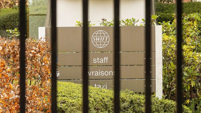 SWIFT等待踢出俄銀行名單 分析：中共設法維持對俄貿易