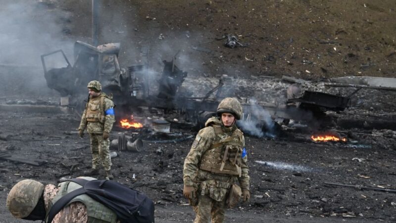 通过秘密机场 多国正迅速向乌克兰运送武器