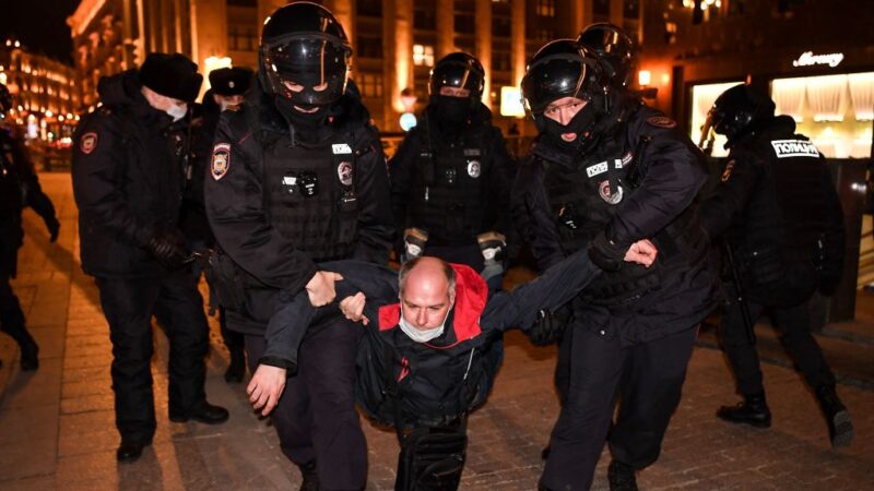 俄53城市掀反战示威 警方逮捕4300人