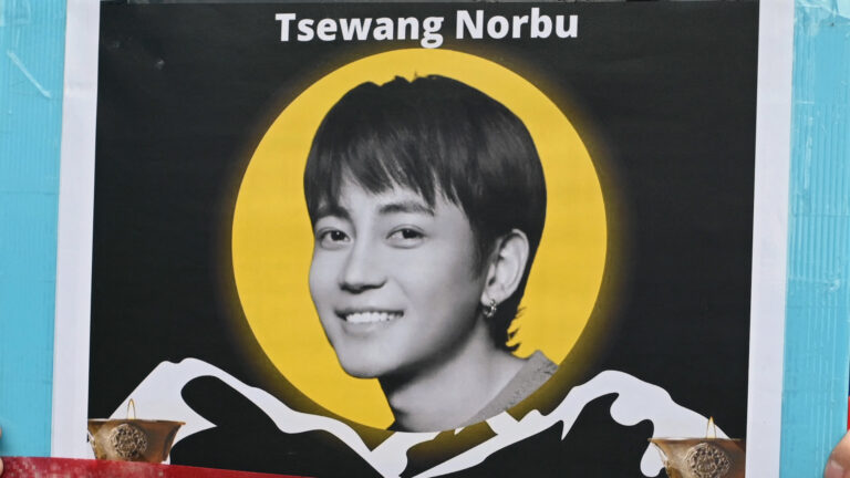 中國好聲音當紅歌手 才旺羅布傳自焚抗議