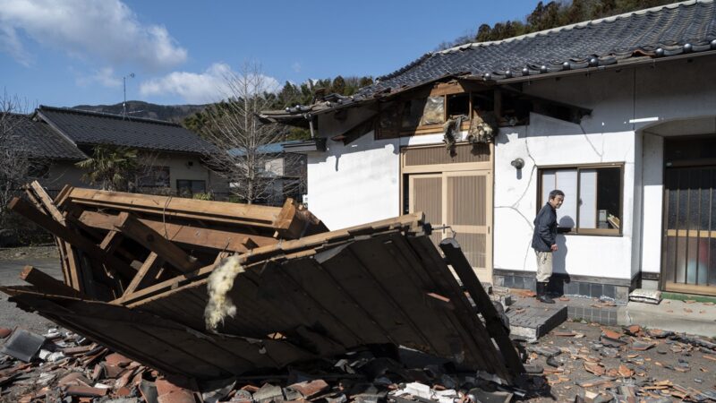 组图：日本7.4级强震3死174人伤 东北新干线出轨