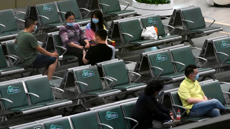 東航空難：有人6位親友趕赴追悼會 有人準備結婚