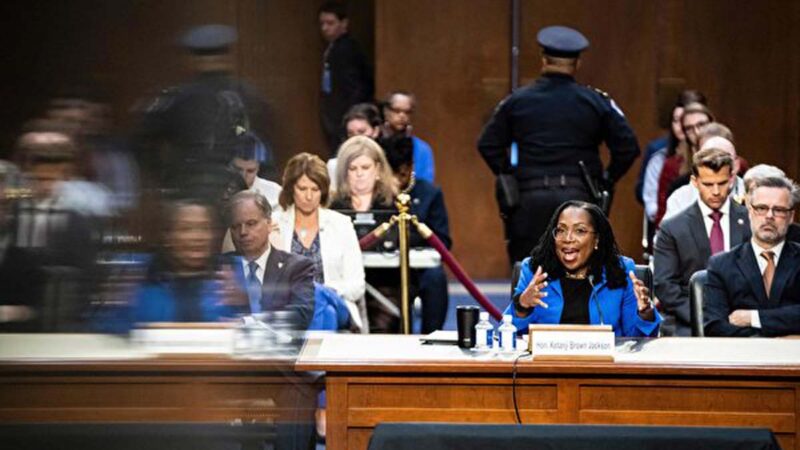 拜登提名的非裔女大法官：无法定义女性一词