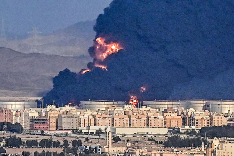 沙特舉行F1大賽前 也門胡塞叛軍轟炸油庫