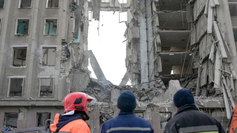 俄轰炸尼古拉耶夫 政府大楼被炸出大洞酿12死33伤