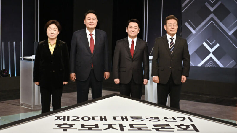 韩国总统大选 安哲秀宣布退选与尹锡悦政党合并