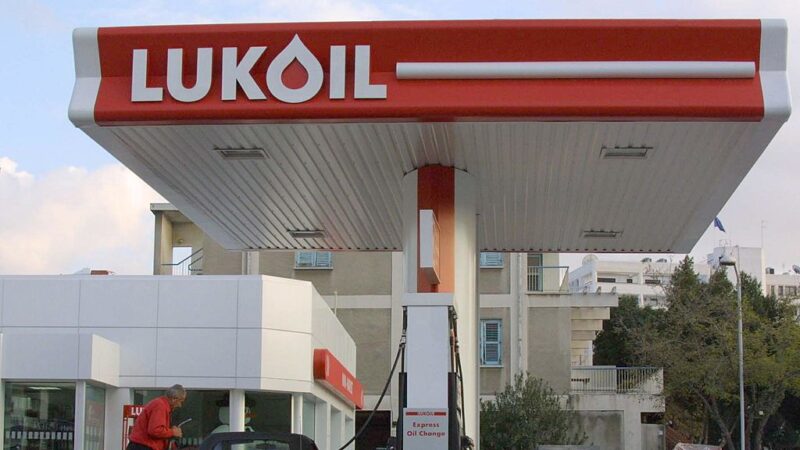 卢克石油股价崩跌99% 吁普京结束战争