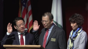 华裔博士丁言愉 宣誓就职圣盖博市长