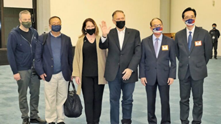 蓬佩奧一行12人抵達台灣 蔡英文發帖歡迎