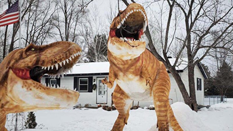 美男子前院造巨大雪恐龙 灵感来自《星球大战》（图）