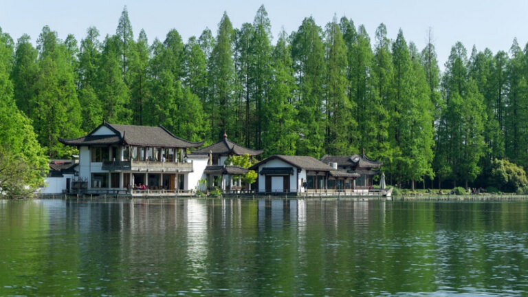 遭遇強盜 十五六歲女孩失足落水後的命運