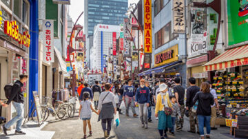 逛街、去餐厅、看球赛　医师教你防疫技巧