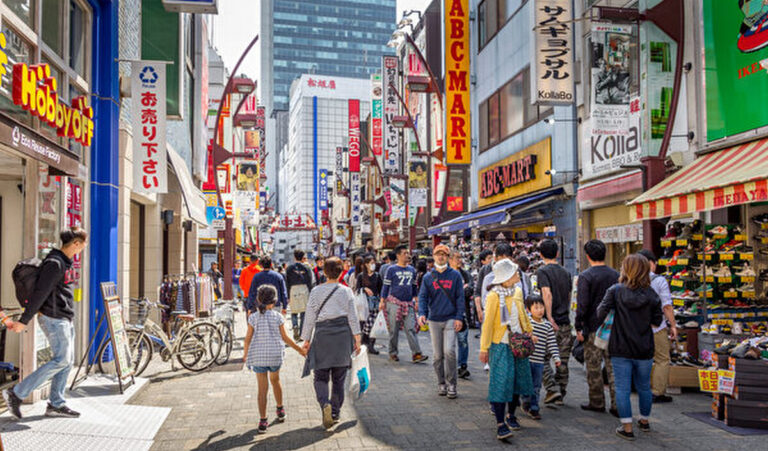 逛街、去餐廳、看球賽　醫師教你防疫技巧