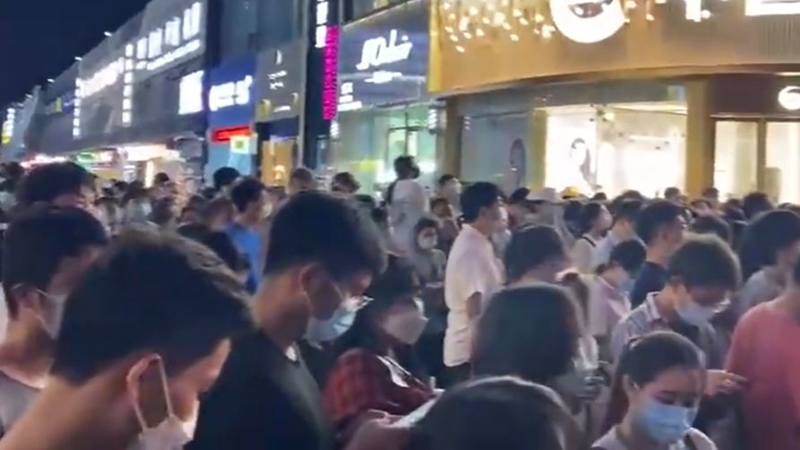 广东省东莞发现一例阳性 商业街全部封控（视频）