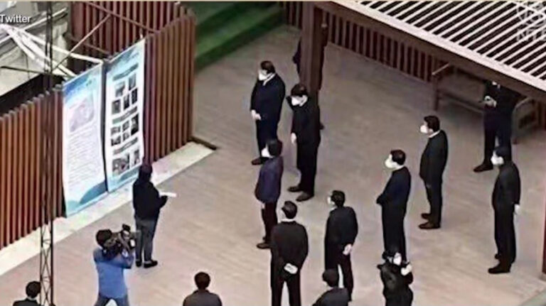 孫春蘭樓頂擺拍被抓包 央視造假 輿論翻車
