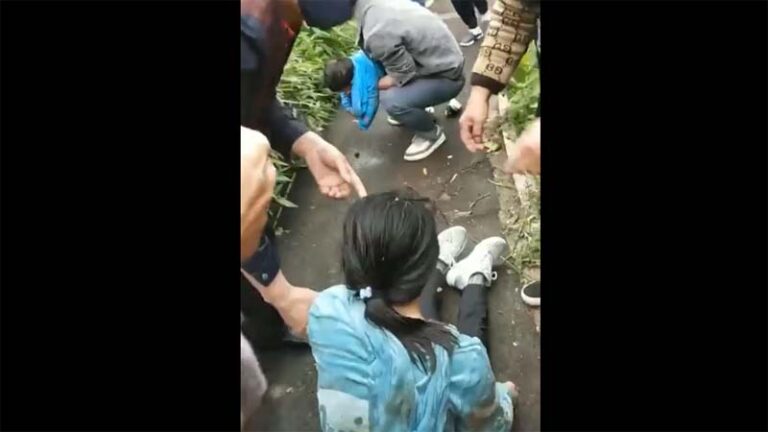 上海媽媽帶幼兒跳湖 幸被救起（視頻）