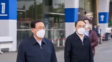 上海超市貨架被臨時放滿 李強親民秀再被揭