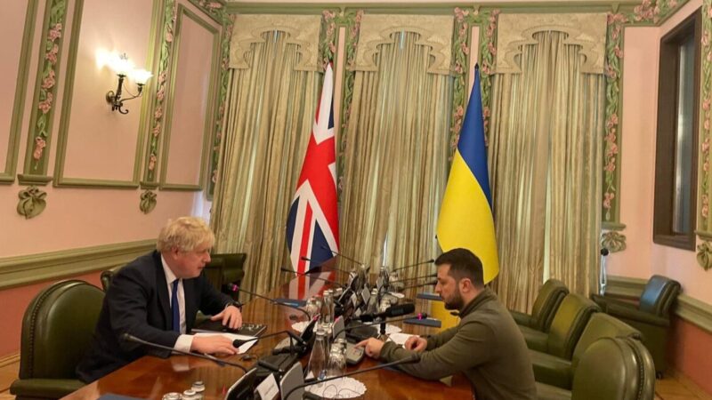 英国首相约翰逊突访基辅 与泽连斯基会面